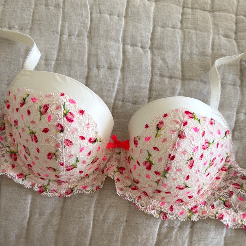 NWOT Victoria's Secret Pink and White Demi Cup Bra